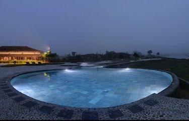 Swimming pool, Barahi Jungle Lodge