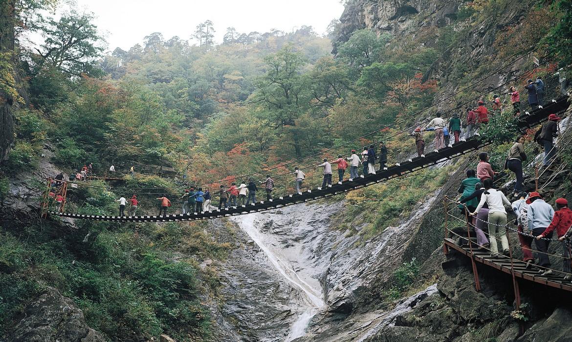Rope bridge, Seoraksan