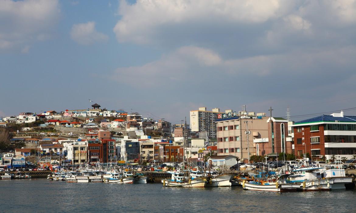 Gangguan port on Geoje Tongyeong