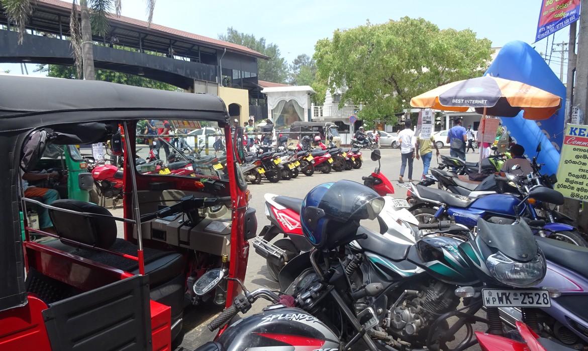 Tuk tuks & motorbikes, Galle