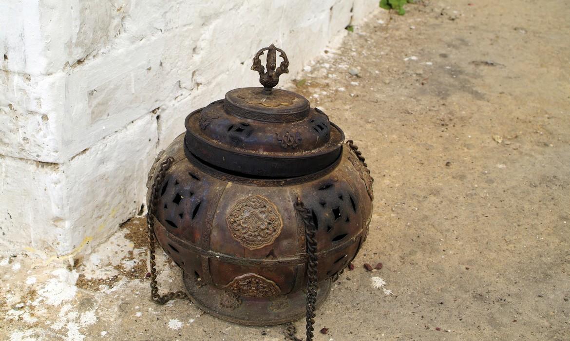 Cettle for smoke ceremony in Wamrong Gompa