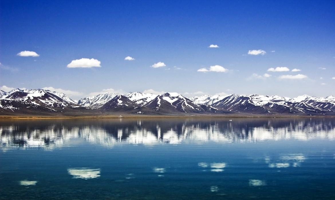 Partial snowy mountains, Lake Namtso