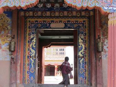 Temple entrance, Gangtey