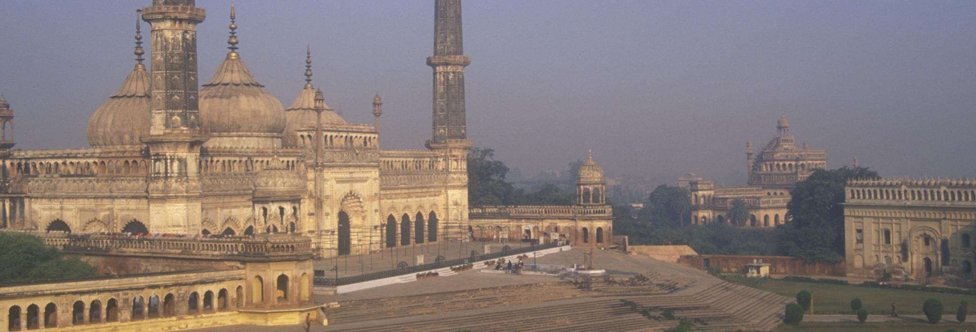 Bara Imambawa Mosque, Lucknow