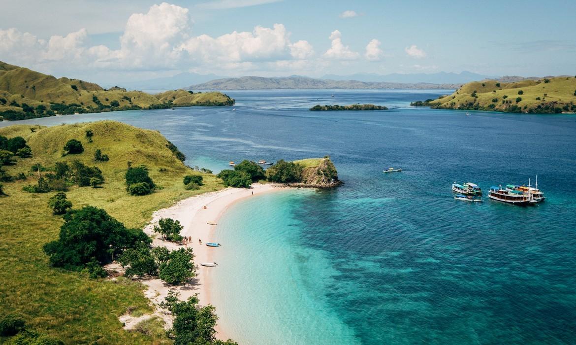 Pink Beach, Komodo Islands