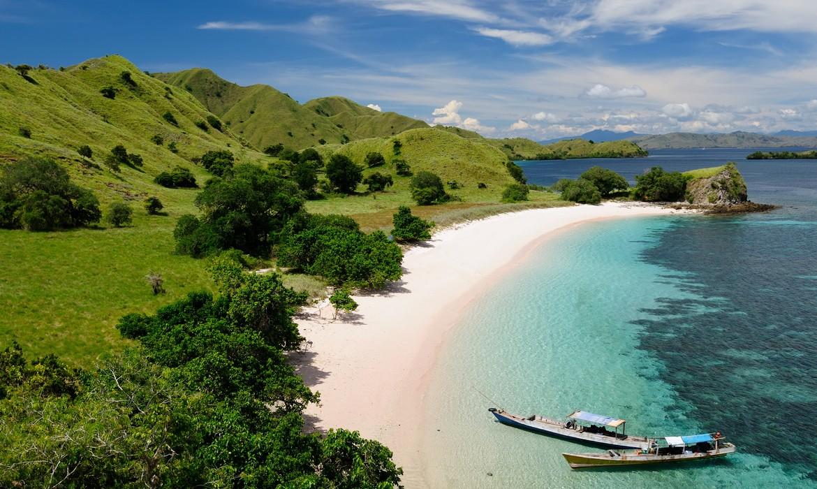 Pink Beach, Komodo Islands