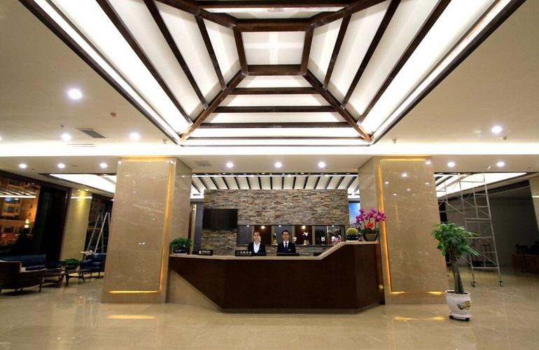 Lobby, Lvzhou Holiday Inn