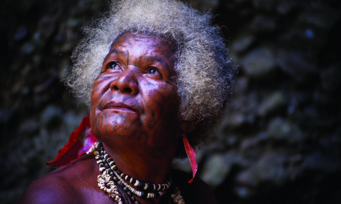 Woman with traditional face tattoo, Tufi