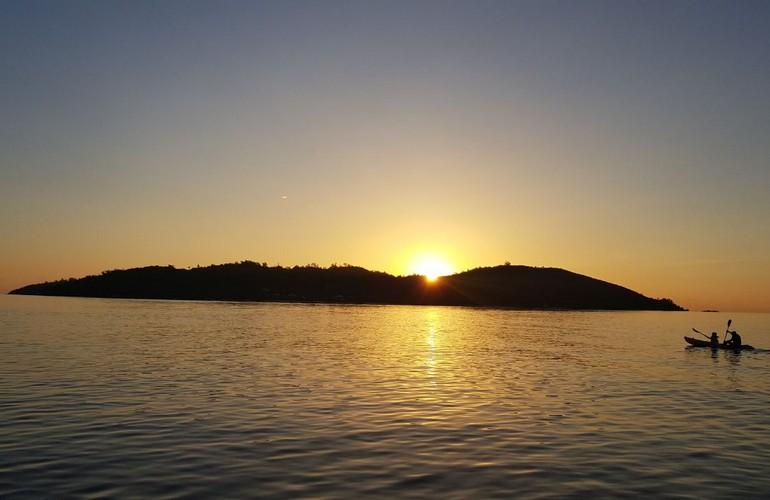 Sunset Kayaking, Cerf Island Marine Park Resort