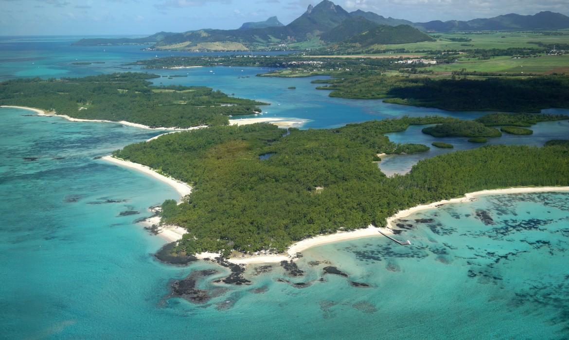 Aerial, Ile aux Cerfs 