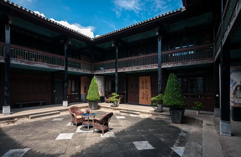 Courtyard, Linden Centre