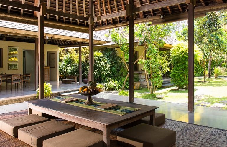 Dining table, Villa Belong Dua