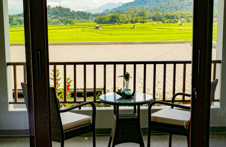 Deluxe rice field view