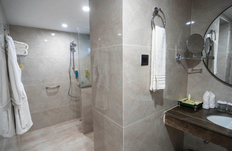 Deluxe Bathroom