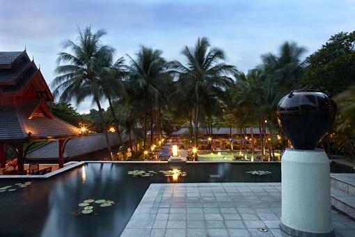 Pool area at dusk, Chatrium Hotel