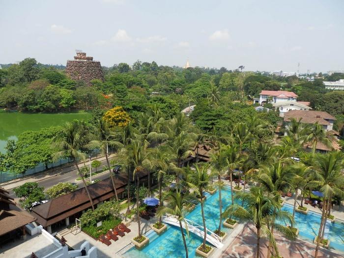 Pool and nearby lake, Chatrium Hotel