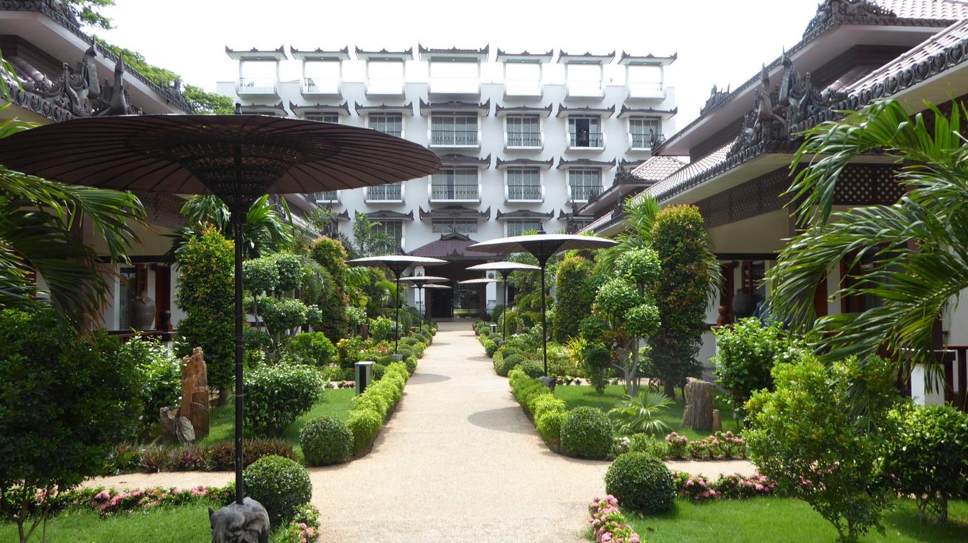 Yadanarpon Dynasty Hotel