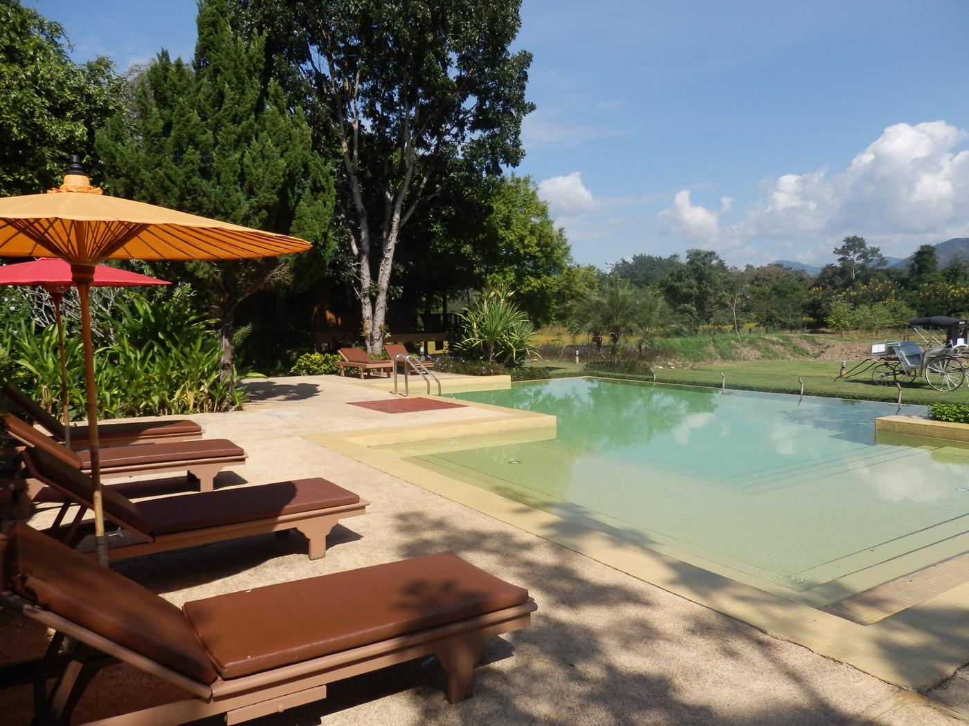 Swimming pool, Belle Villa Resort