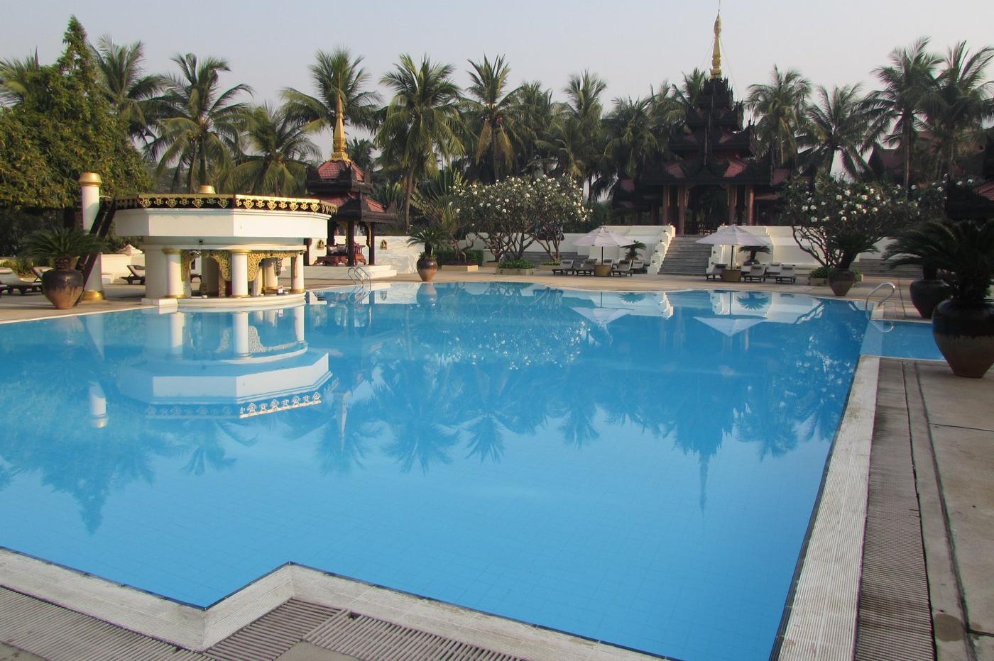 Swimming pool, Mercure Mandalay Hill Resort