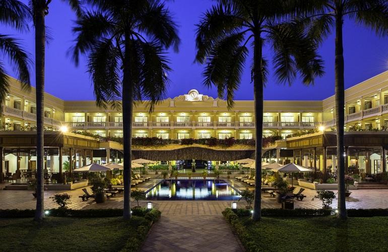 Garden and pool, Victoria Can Tho Hotel