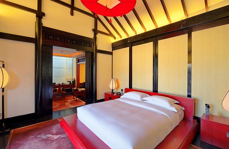 Pool Villa Bedroom, Banyan Tree Lijiang