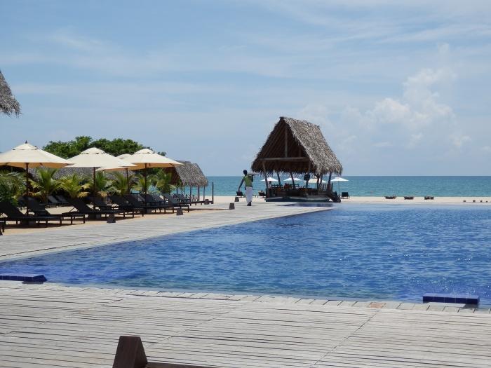 Swimming pool, Maalu Maalu Resort & Spa