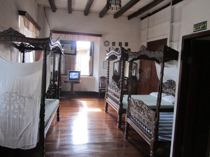 Antique 4-poster beds, Villa Angela Heritage House