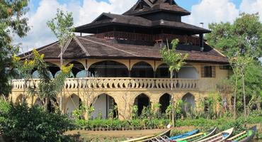 Lobby and Restaurant from neighbouring canal