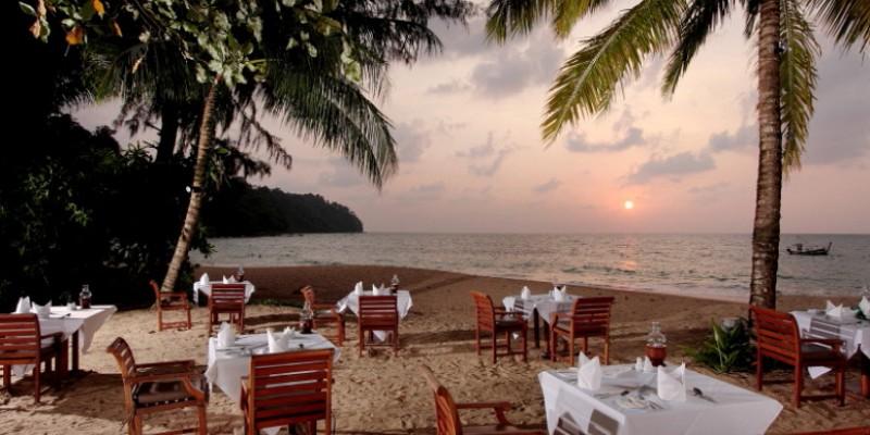 Beach dining, Khao Lak Paradise Resort