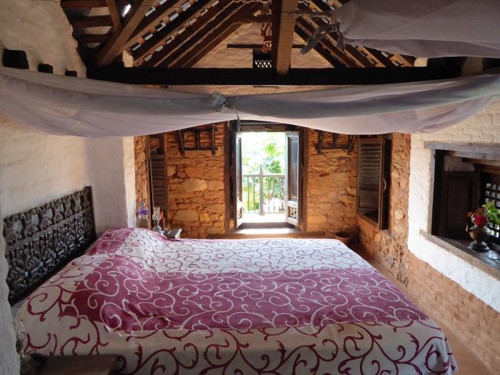Room, The Famous Farm