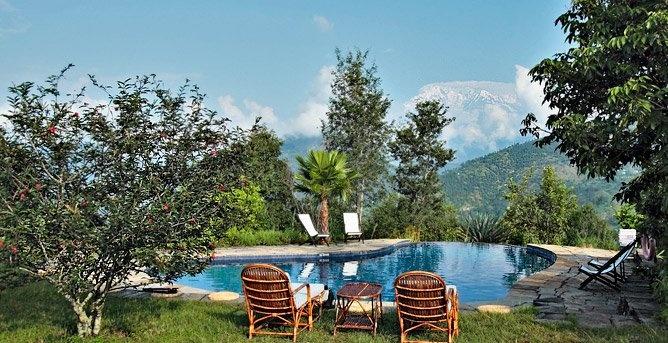 Swimming pool, Tiger Mountain Pokhara Lodge