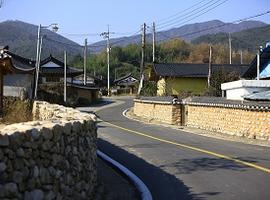 Quiet road, Hadong County, South Korea