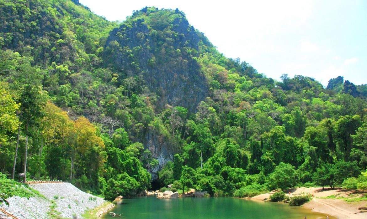 Kong Lor Cave entrance
