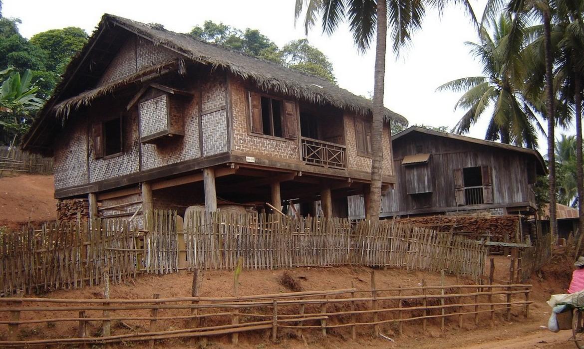 Inndawgyi Lake, Lwe Mon Village