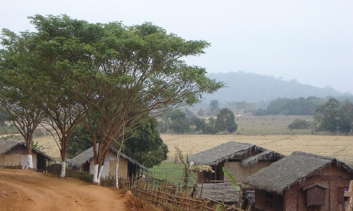 Inndawgyi Lake, Lwe Mon Village