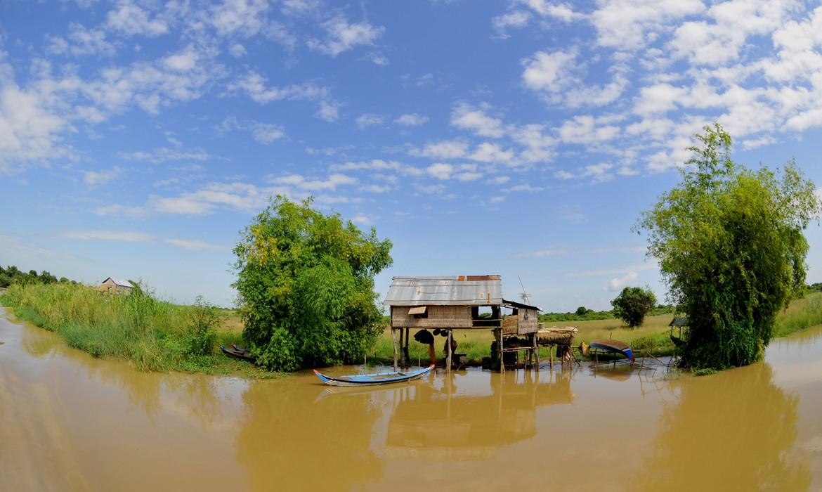 Floating house, Battambang