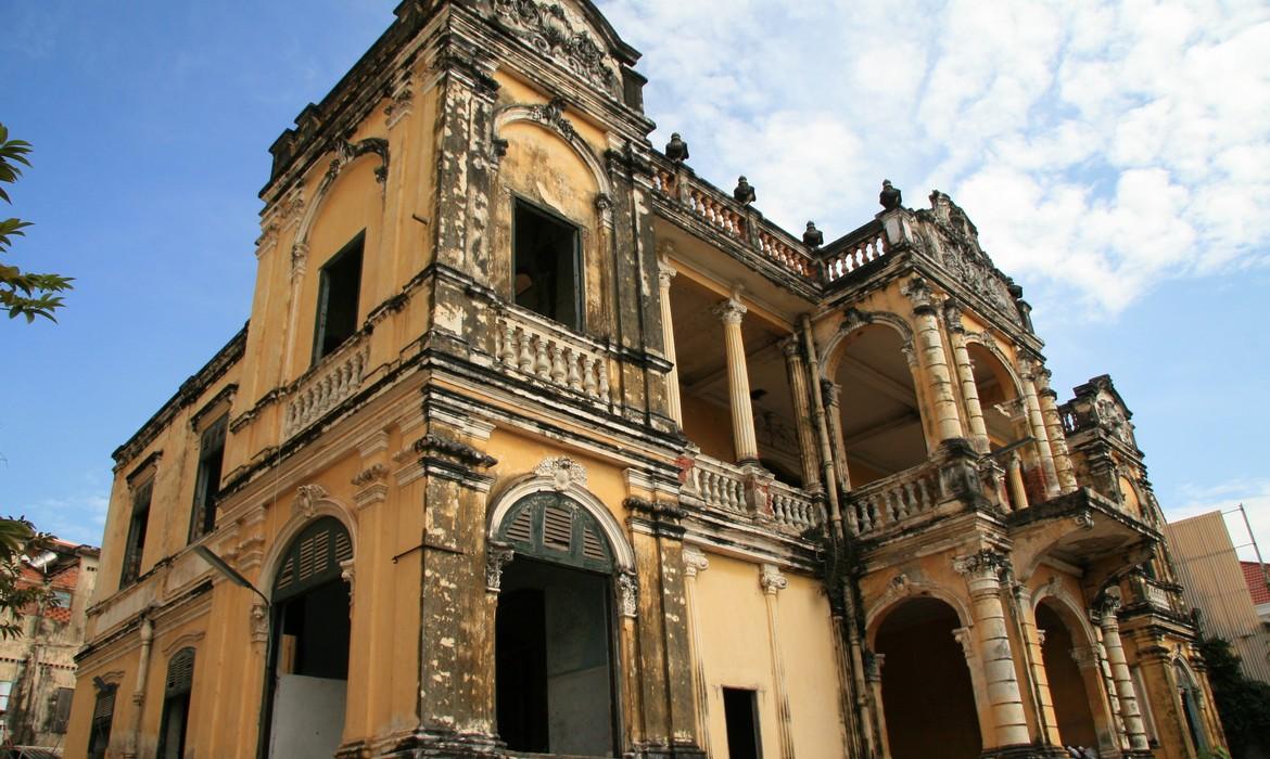 Colonial building, Phnom Penh