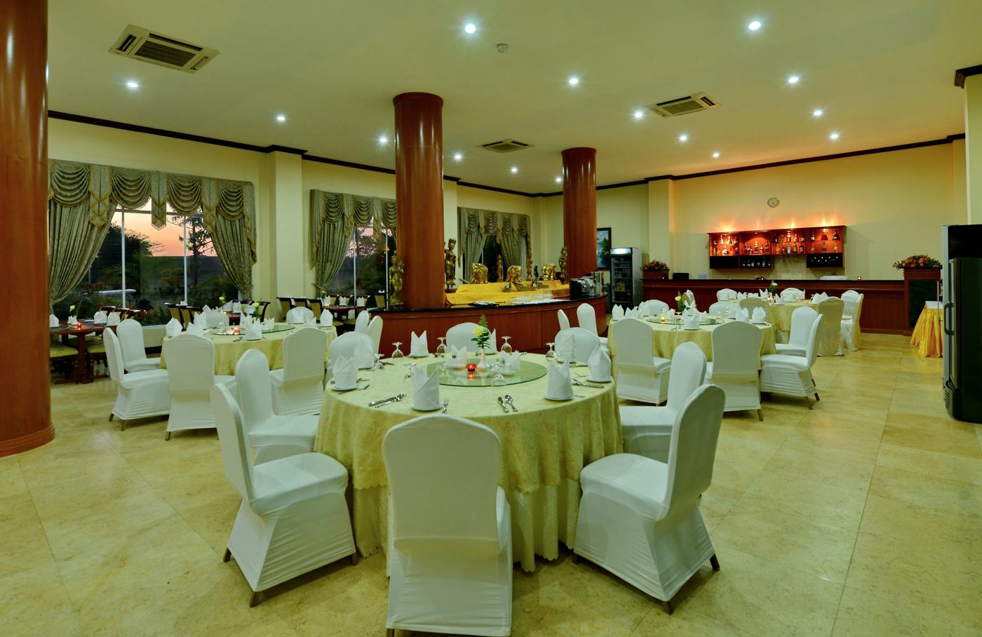 Restaurant, Aureum Palace Hotel & Resort