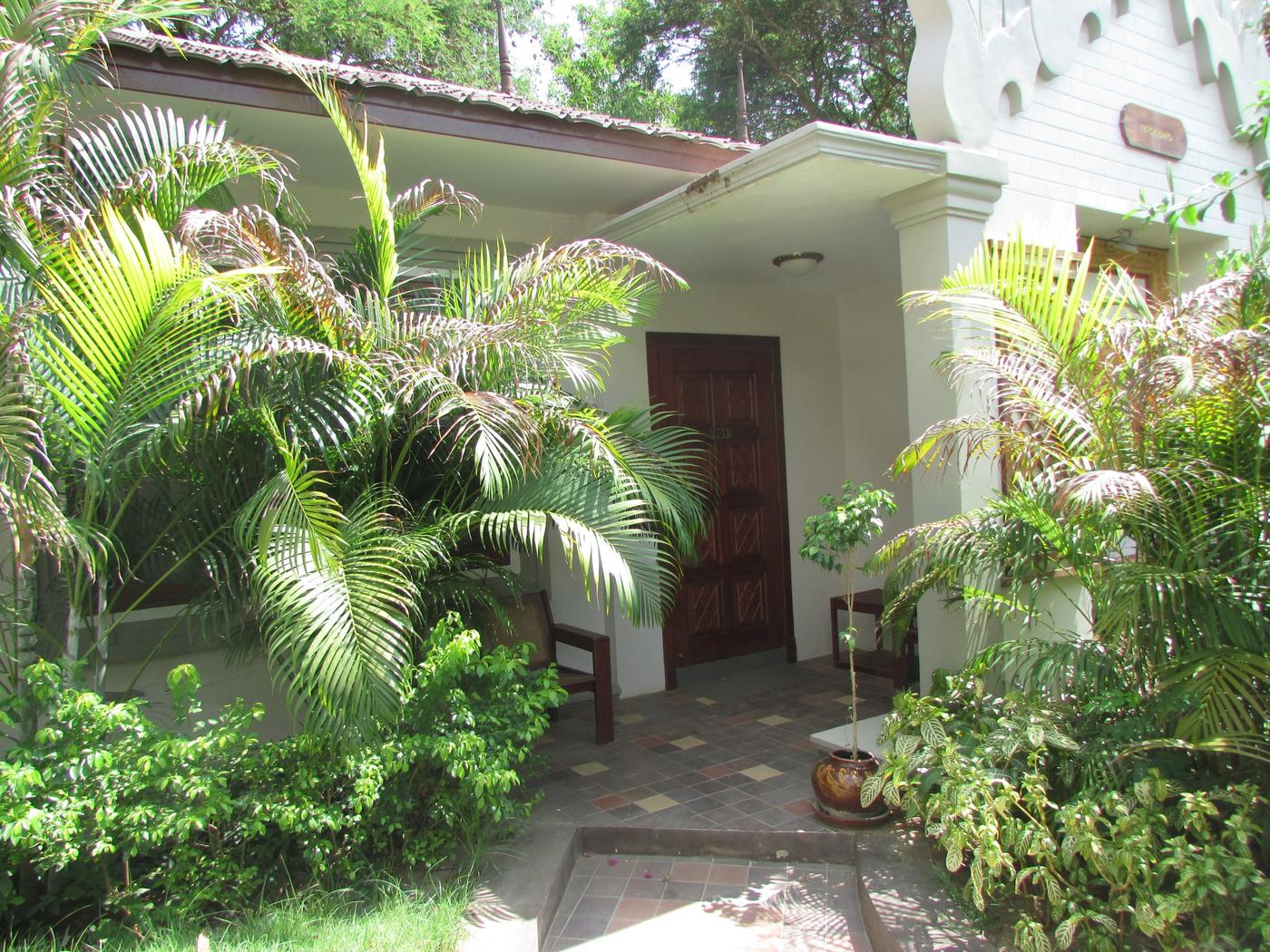 Room doorway, Shwe Yee Pwint