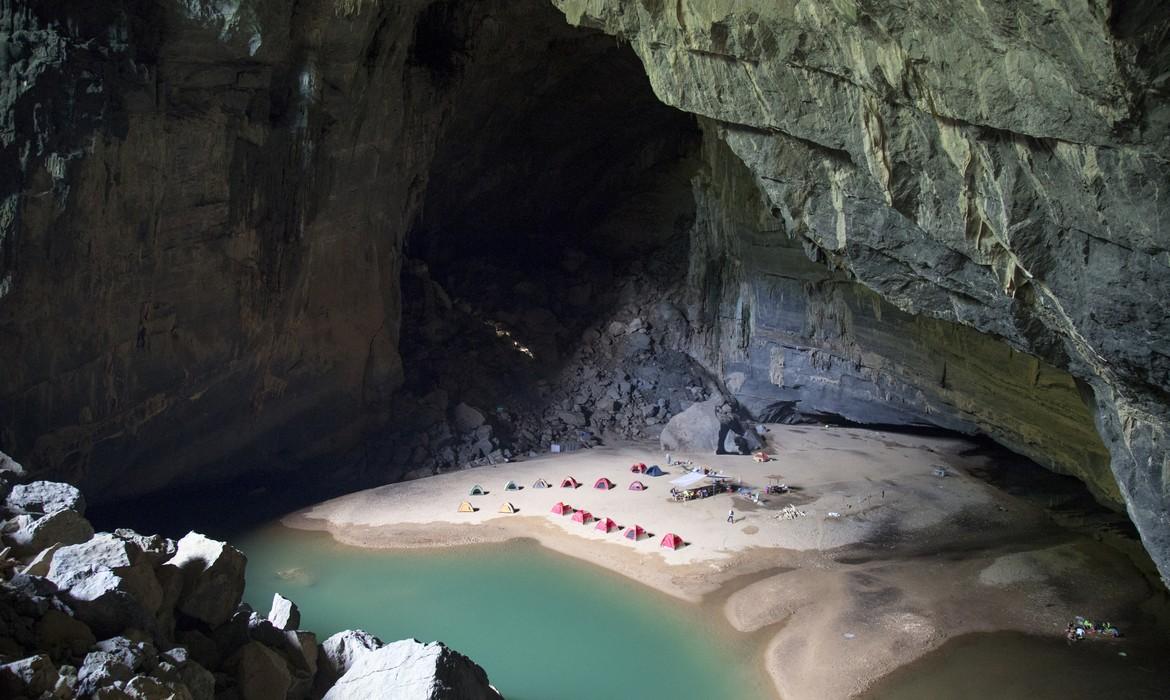 Entrance of Hang En Cave, Phong Nha