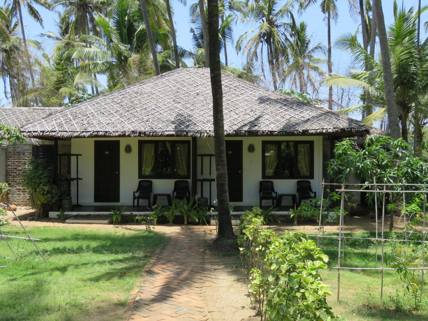 Bungalow rooms, Emerald Sea Resort