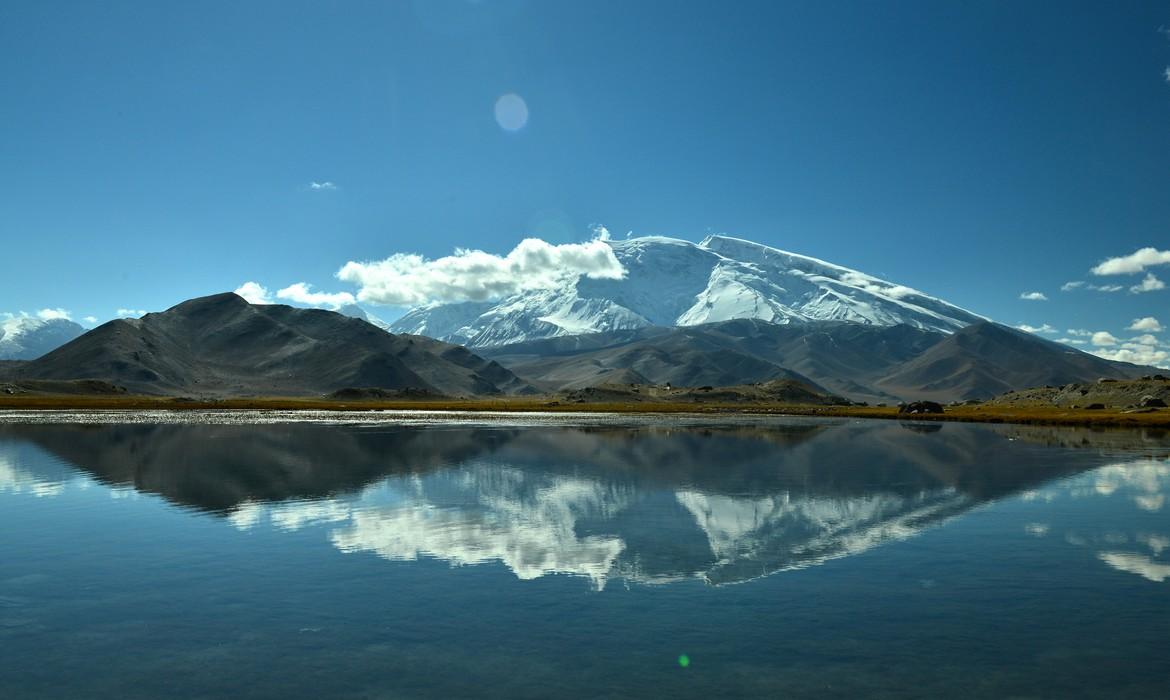 Karakul Lake