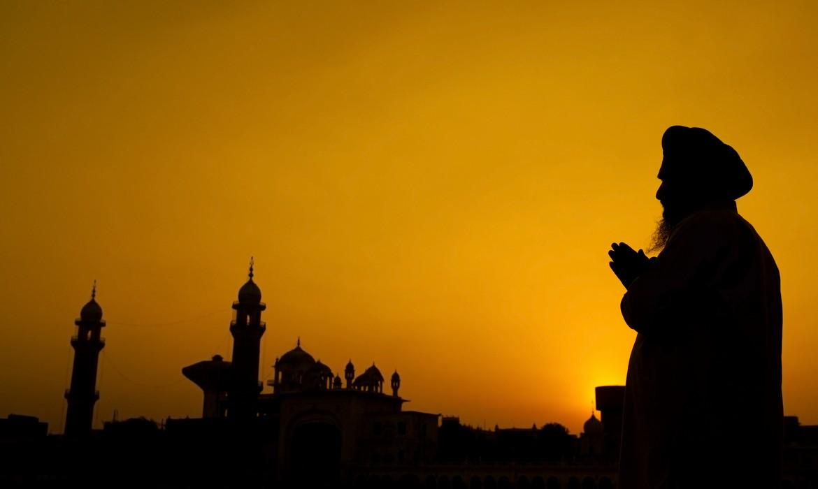 Sikh praying, Amritsar