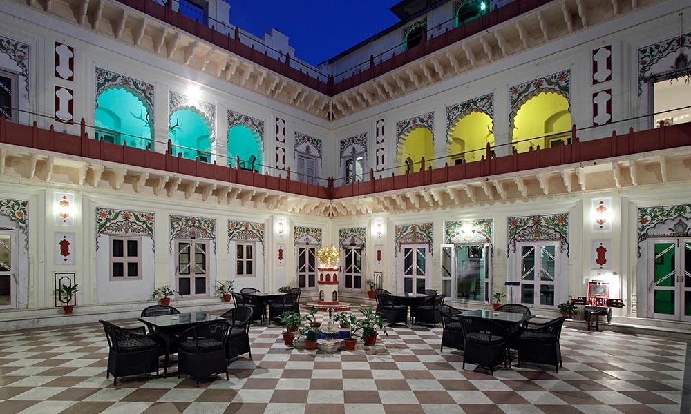 Courtyard, Laxmi Vilas Palace