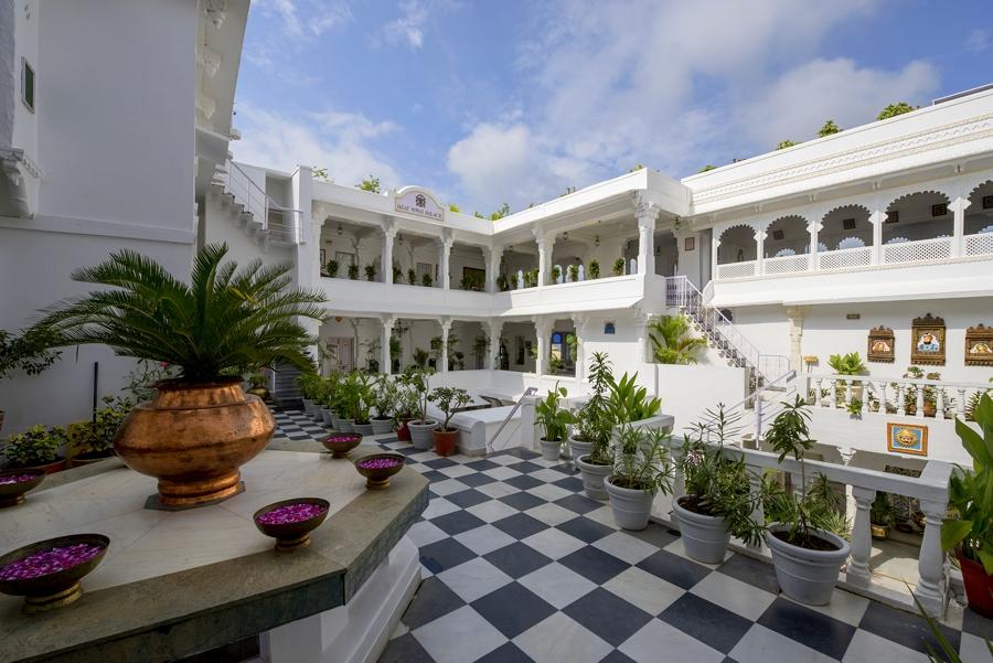 Courtyard, Jagat Niwas Palace