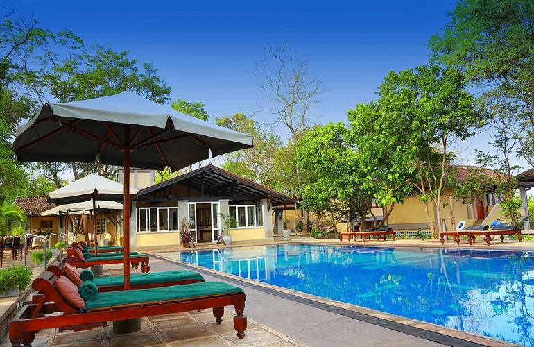 Swimming pool, Lake Lodge Kandalama