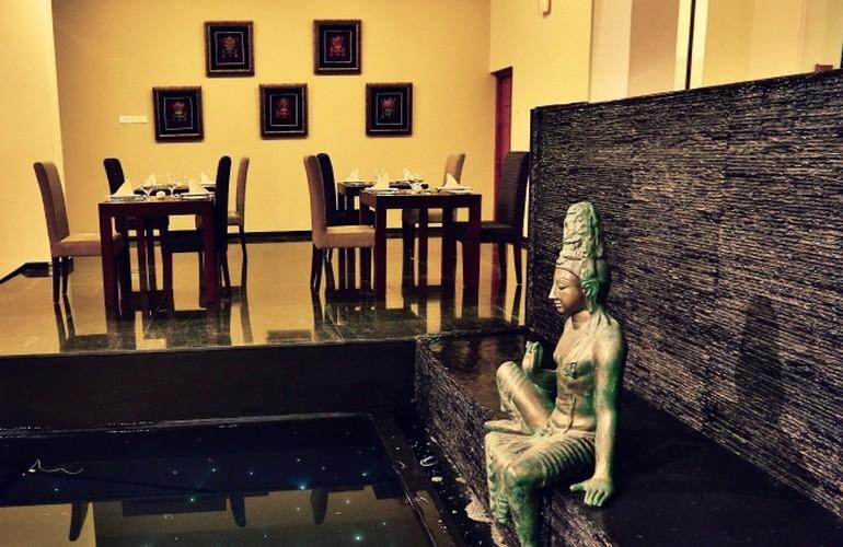 Restaurant, Clove Villa