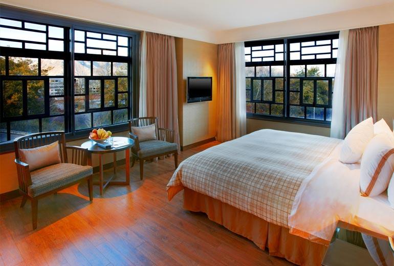 Deluxe room, Four Points by Sheraton