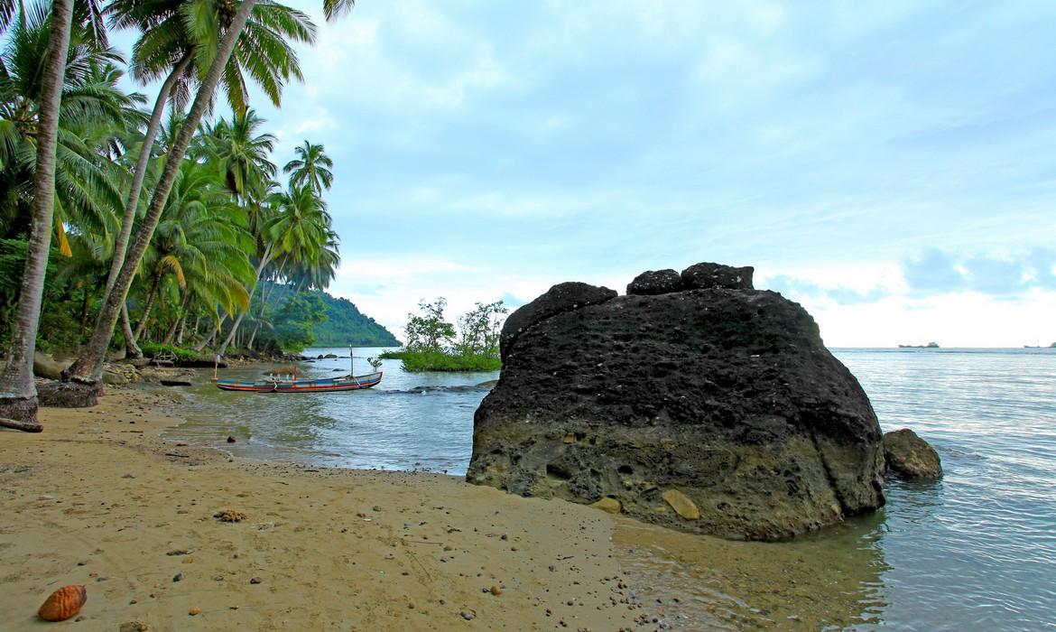 Nirwana Beach, Padang