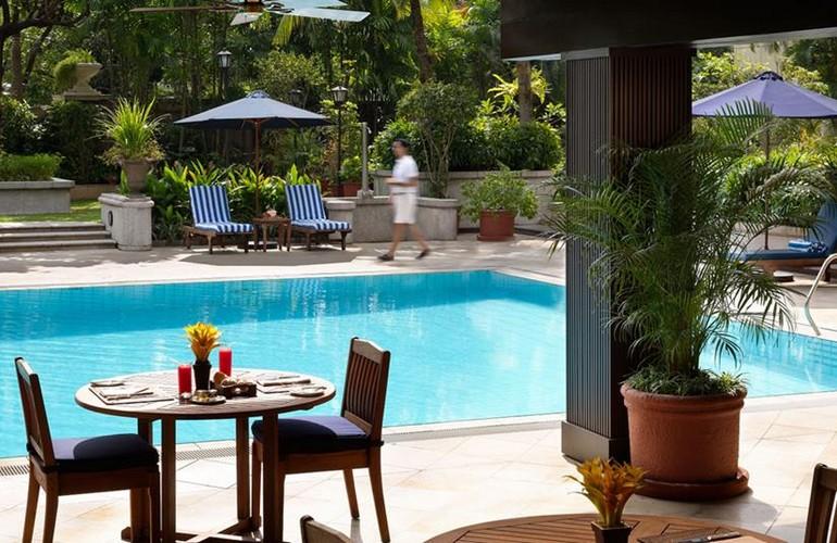 Swimming pool, The Peninsula Manila